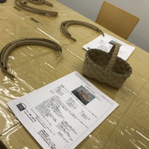 堺筋本町でバスケット作り